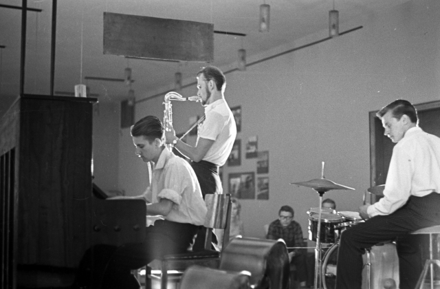 Džiazo klubo atidarymo koncertas. Zbignevas Žilionis (dr), Jonas Sadauskas (ts), Liudas Šaltenis (p), 1963