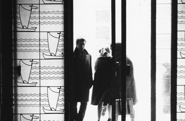 „Neringos“ kavinės įėjimas, 1964. Algimanto Kunčiaus nuotrauka