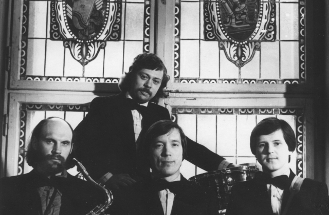 Sauliaus Šiaučiulio kvartetas, 1979. Iš kairės: Viktor Ignatov (ts), Arvydas Joffė (dr), Saulius Šiaučiulis (p), Romualdas Malinauskas(b).
 Bernardo Aleknavičiaus nuotrauka