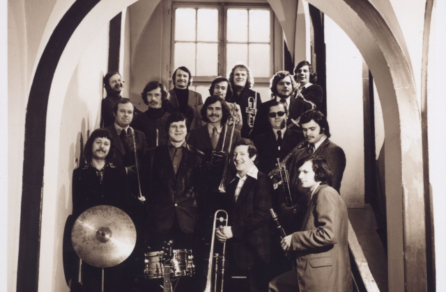 Klaipėdos fakultetų džiazo orkestras, 1978. Iš dešinės – Pranciškus Narušis.
 Bernardo Aleknavičiaus nuotrauka